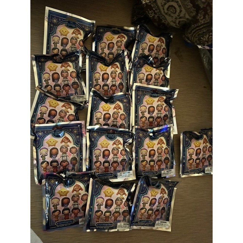 Lot of 17 Disney Wish Bag Clip Surprise Bag Collectible NEW